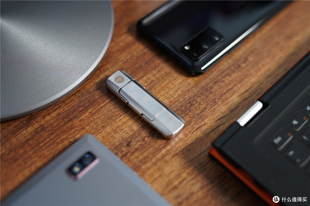 容量最高1TB！让笔记本、手机数据飙升起来，aigo双U口高速固态U盘U393解君愁