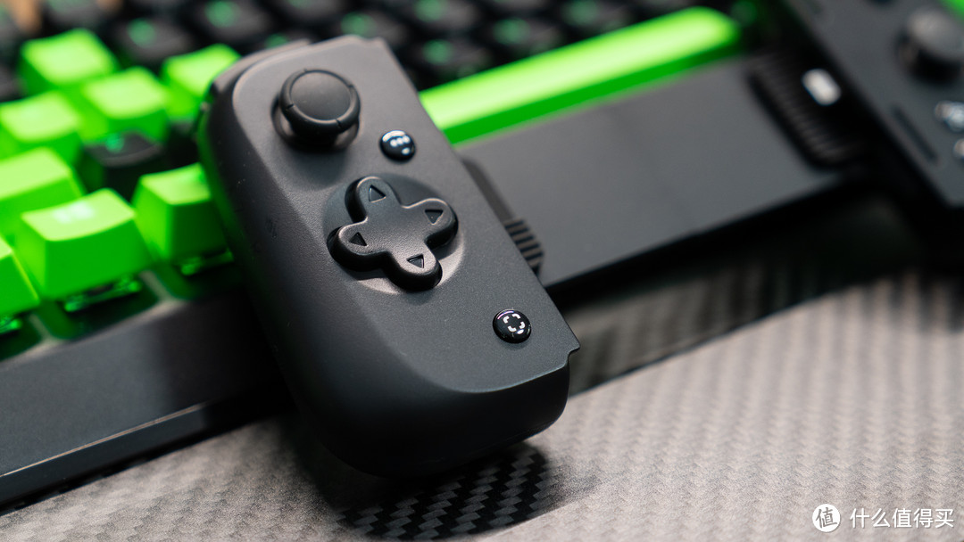 新iphone的硬核游戏装备,雷蛇骑仕v2游戏手柄ios版 战锤狂鲨真无线二