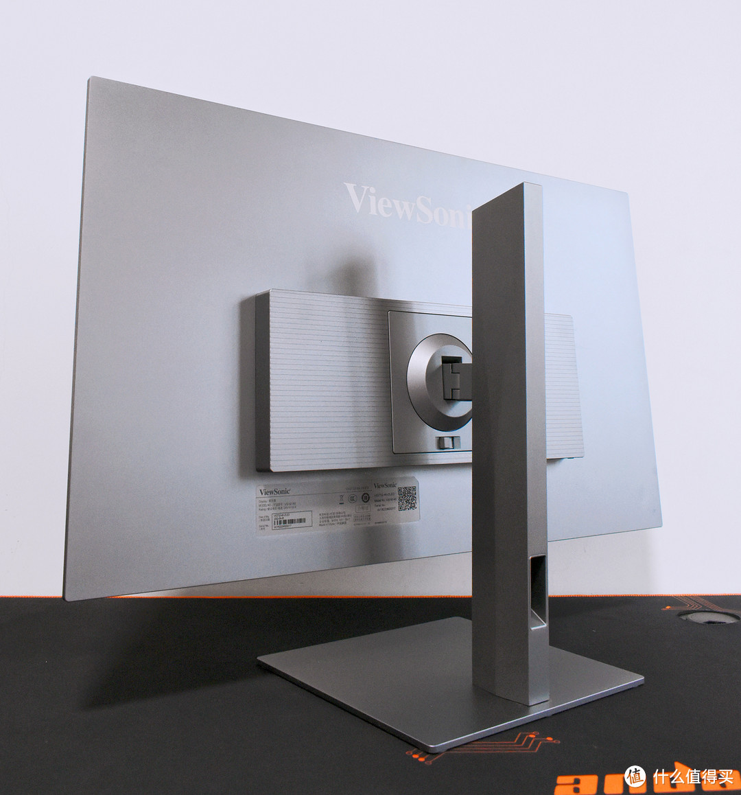 优派VX2722-4K-OLED显示器：更薄更清晰，这色域色准爱了