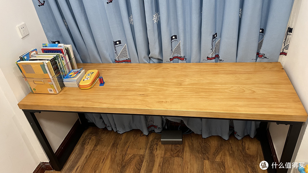 北欧实木书桌，可以用作办公或书桌