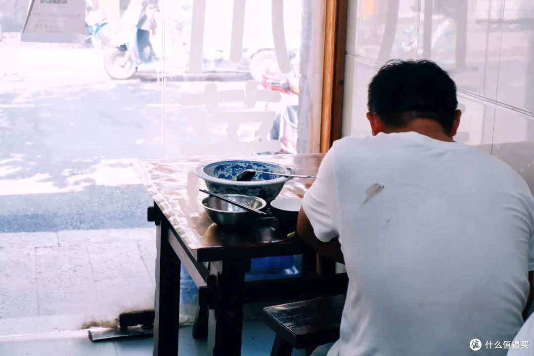 不去营销店排队,这家杭州小馆子才是假期之光