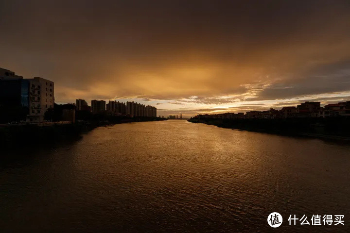 台风云，少有的几张 16mm 拍摄的照片，50mm 就没有这种感觉了。