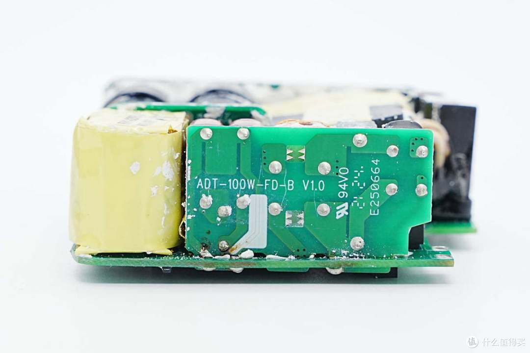 拆解报告:笔记本100W双USB-C快充充电器