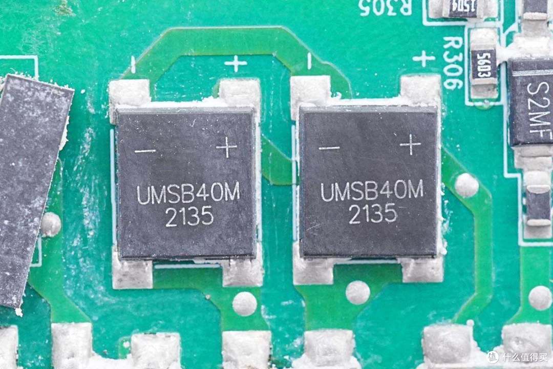拆解报告:笔记本100W双USB-C快充充电器