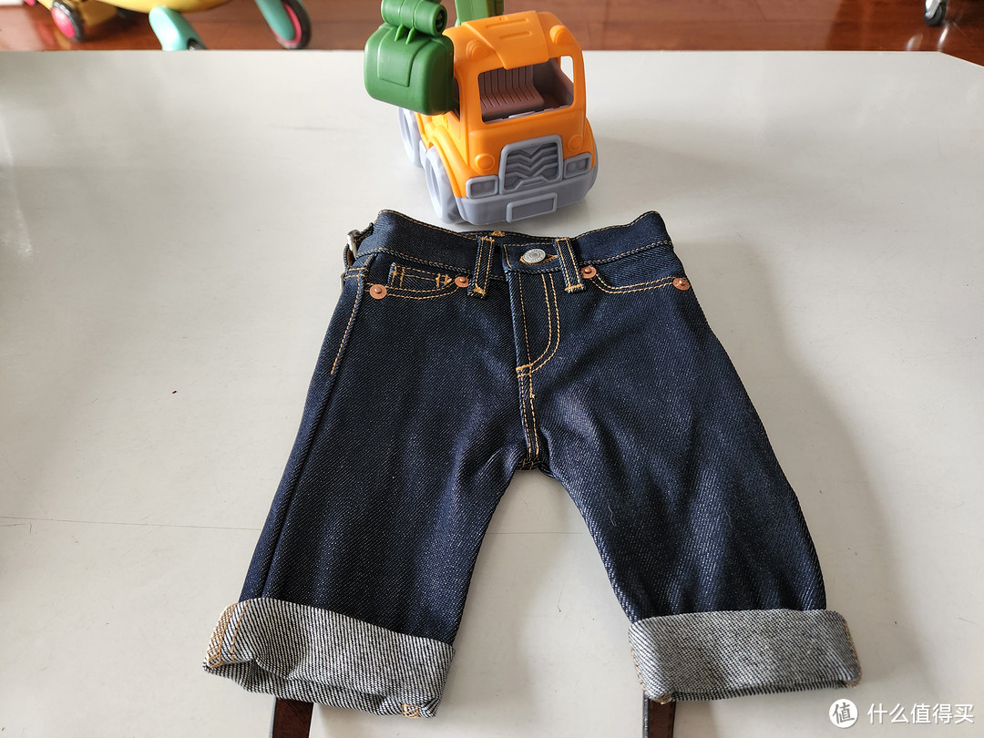 这个包有点个性：LEVI'S牛仔裤造型斜挎包