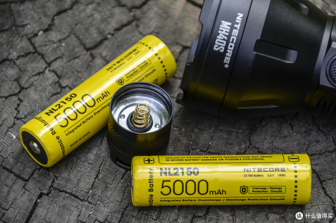1.5公里的光剑、能遥控的手电:NITECORE MH40S