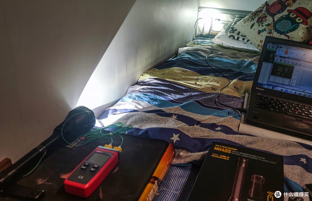 1.5公里的光剑、能遥控的手电:NITECORE MH40S