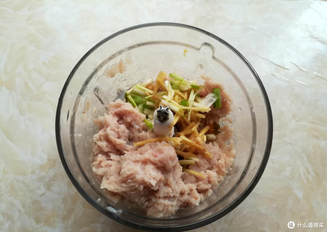 别再买鱼丸了,手把手教你做,个个Q弹鲜美,做法并不难