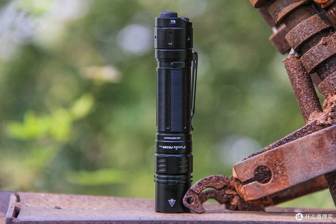 全能选手、黑夜不愁:FENIX PD36R Pro手电