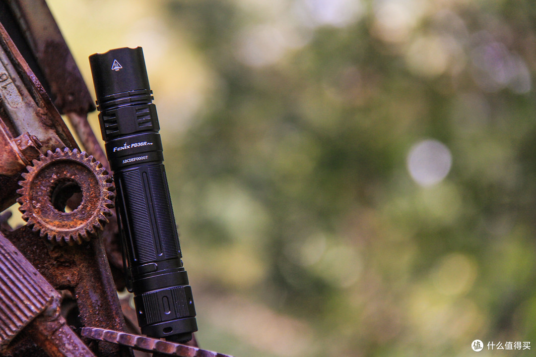 全能选手、黑夜不愁:FENIX PD36R Pro手电