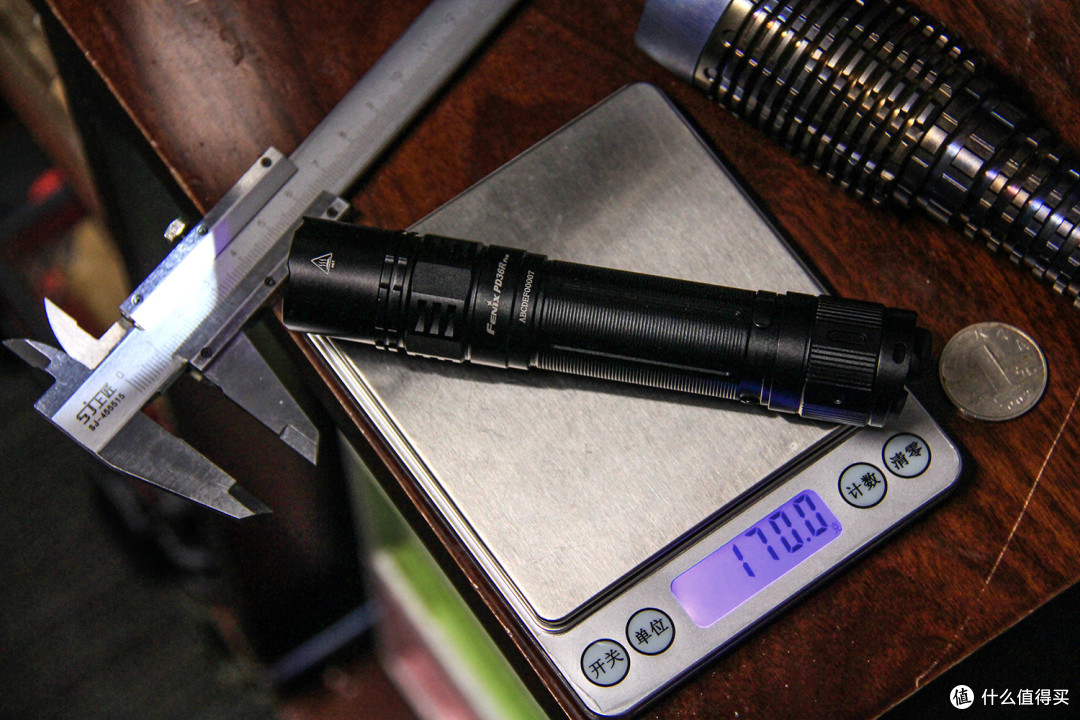 全能选手、黑夜不愁:FENIX PD36R Pro手电