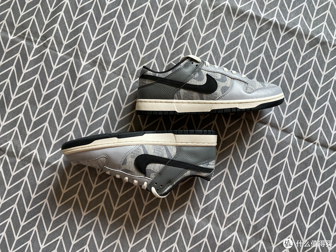 swoosh超多，Nike Dunk Low