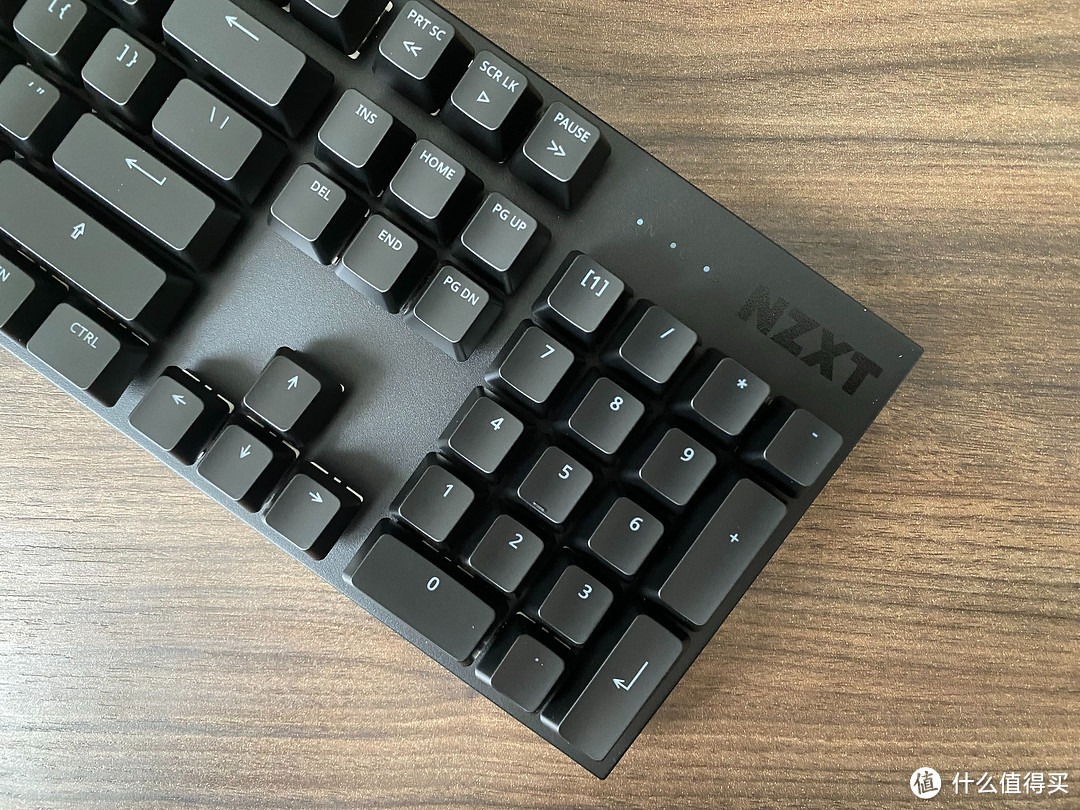 舒适的手感，酷酷的黑色，NZXT恩杰 FUNCTION RGB机械键盘