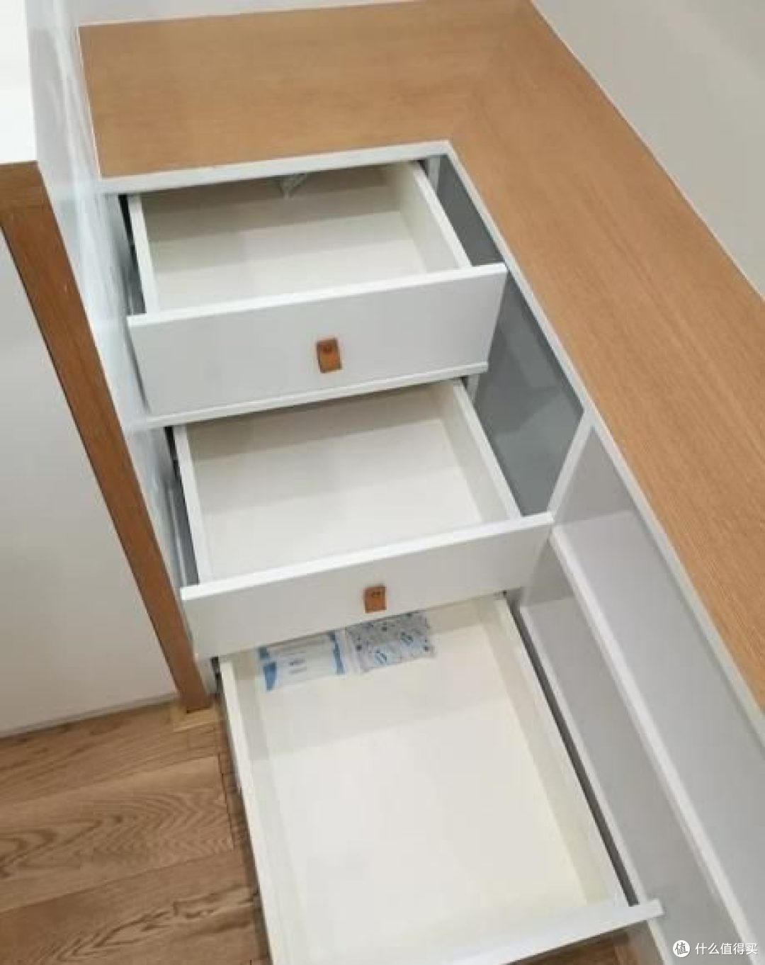 66㎡两室两厅小蜗居,厕所紧挨着厨房,没想到完工后效果这么棒