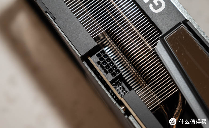 分离式“智屏”令人惊艳：iGame GeForce RTX 4090 Vulcan OC显卡首发评测