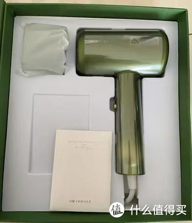 【测评】女朋友爱不释手的直白吹风机,能看又能打,送女生礼物,选它就对了!