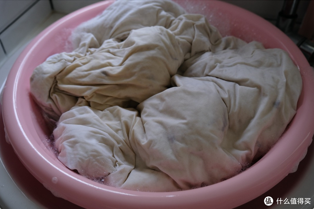 一年一度洗枕头咯，这就是我为什么一定要用可水洗鹅绒枕的原因