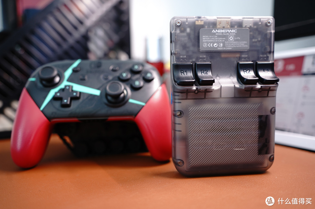 Gameboy掌机的“精神复刻”,科技以换壳为本-RG353VS掌机赏析