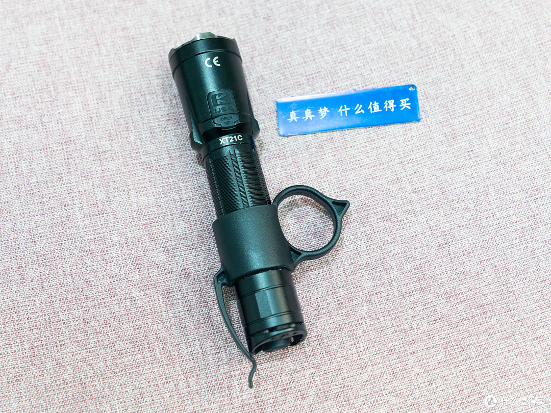 战术手电评测之凯瑞兹XT21C--3200流明、专利双尾按,差一点就完美了