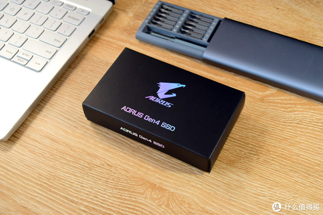 新笔记本电脑太贵？更换技嘉AORUS Gen4黑雕SSD硬盘，还能再战三年