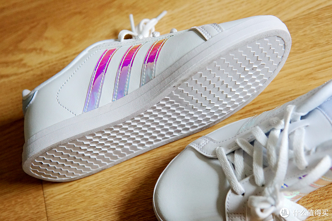 给小白鞋一抹亮色~阿迪达斯 ADIDAS NEO 女子 运动休闲系列 HOOPS 3.0 休闲鞋