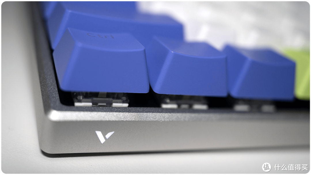 多模机械键盘让你在所有设备上随意切换，雷柏V700-8A不要错过