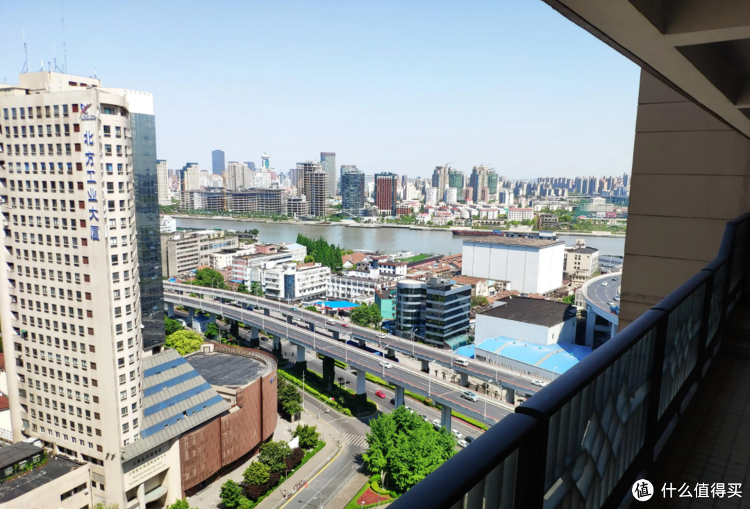 近几年买房,要记住“买中、买新、不买期”,住着舒服还容易升值