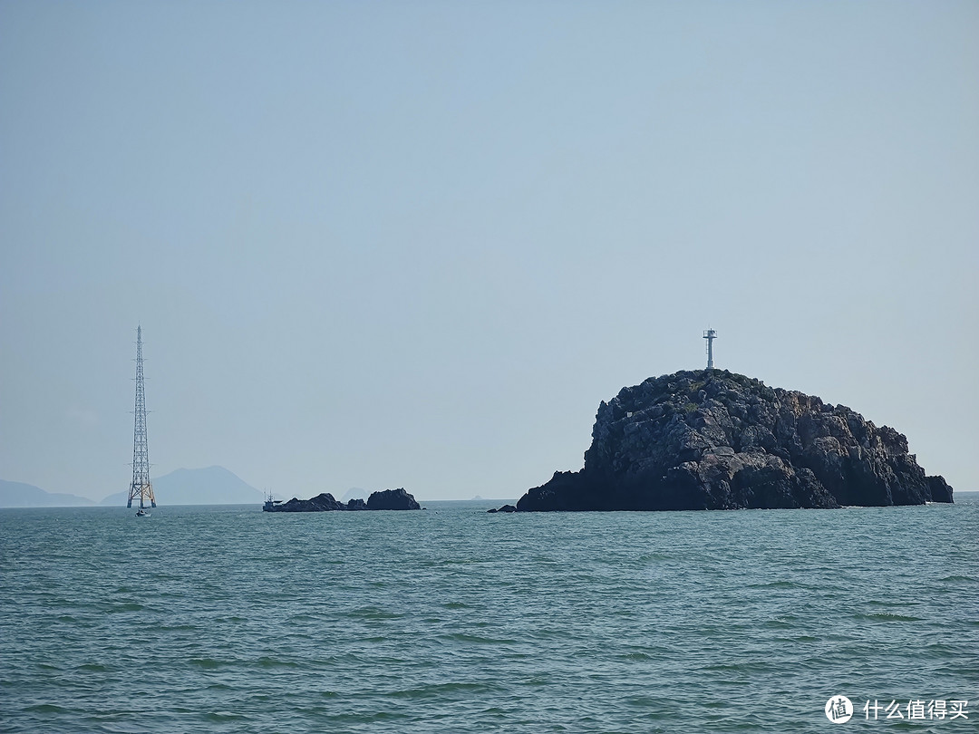 建在海面上的铁塔