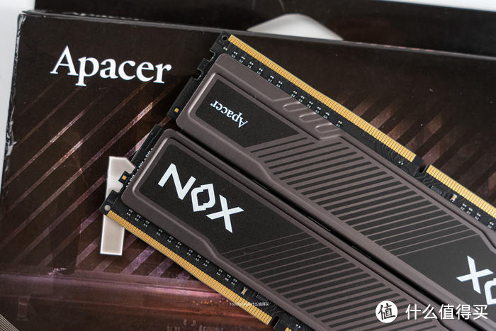 13代搭个性价比的D4？宇瞻Apacer NOX 暗黑马甲 DDR4 4000开箱简测 