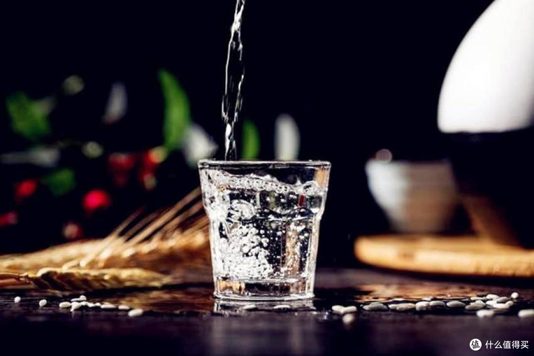 别轻视!买酒时,但凡在瓶身碰到这3种情况,再便宜也别买