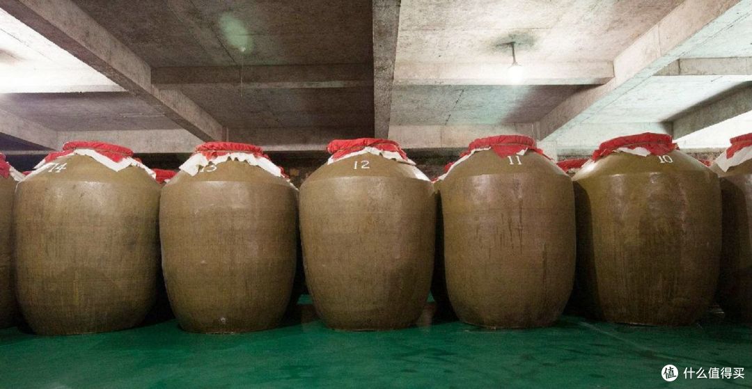 酒圈怪象:有钱人爱喝平价酒,老百姓却崇尚名贵酒,这是为什么?