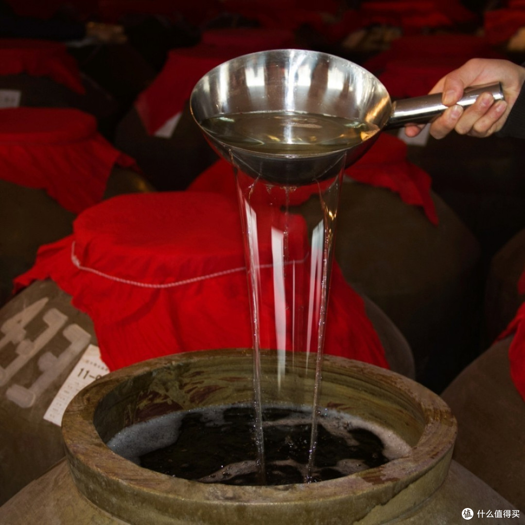 白酒的出酒率到底是多少?60岁酿酒师表示:5斤粮1斤酒并不太靠谱