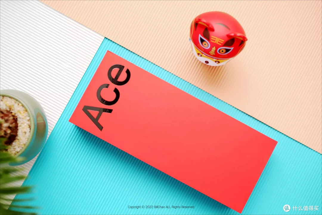 开箱一加 Ace Pro:一款能"看"又能"打"的游戏手机?