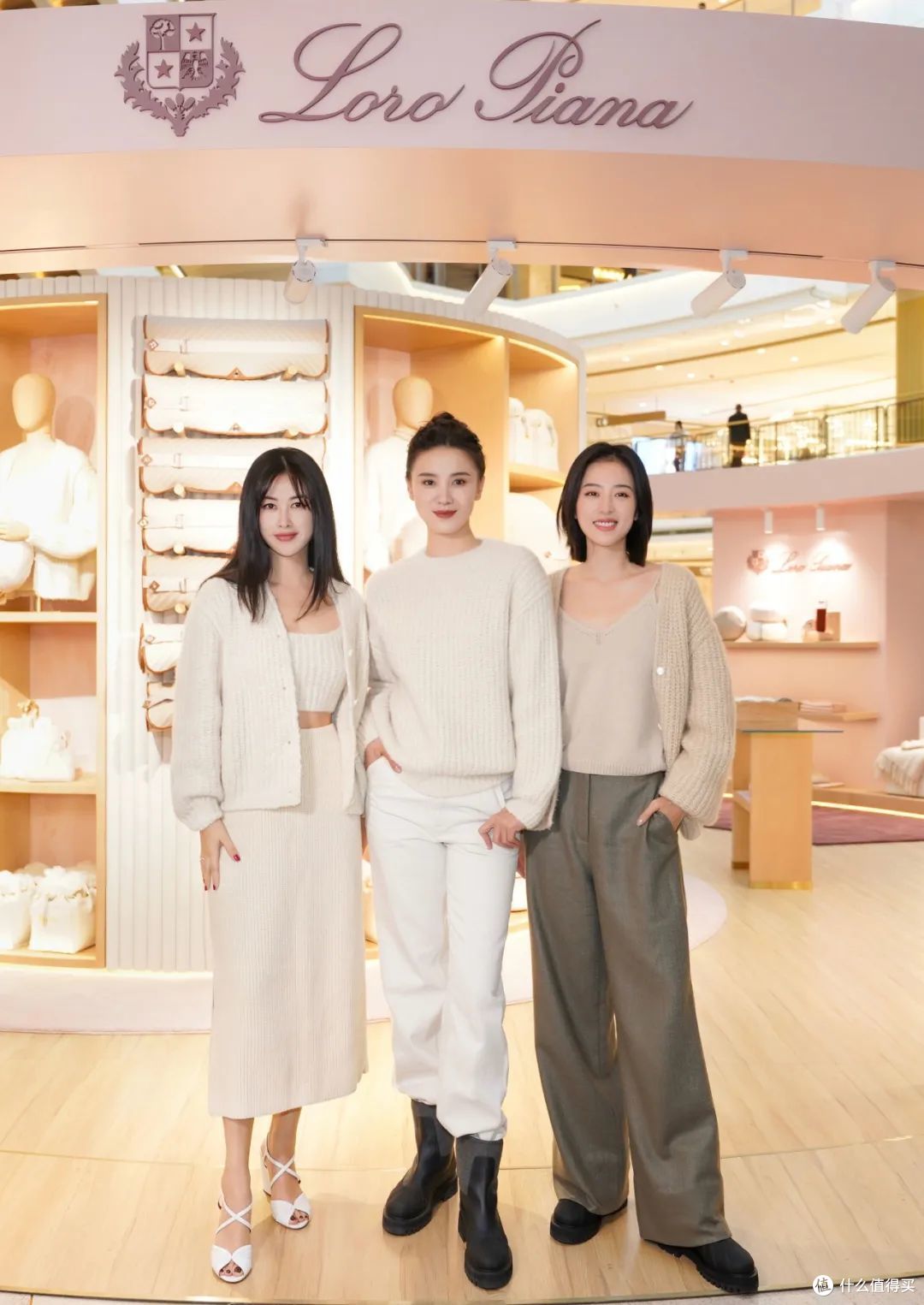 34岁的她美出了圈,生图直出赢过所有女明星 | 福尔摩斯周报