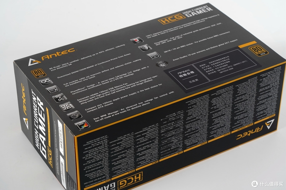 包装盒背面是电源的一些重要参数.