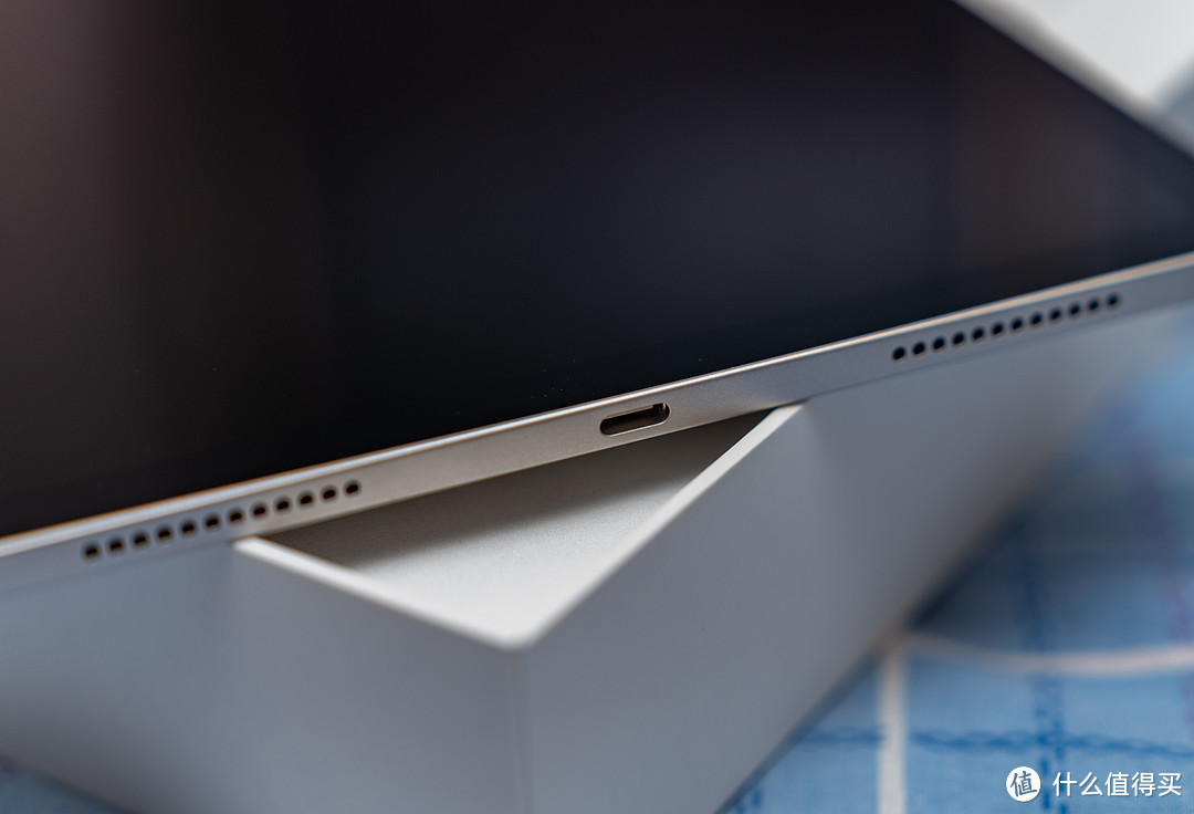 iPad Air5 扩容的一种方案：阿卡西斯 十合一硬盘盒扩展坞