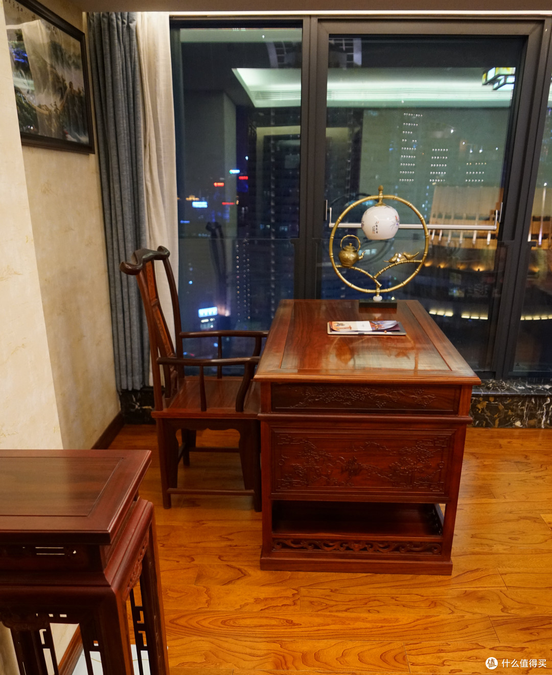 200块就能感受帝王级待遇?重庆核心区的宝藏酒店 解放碑美居 中式江景套房 入住体验