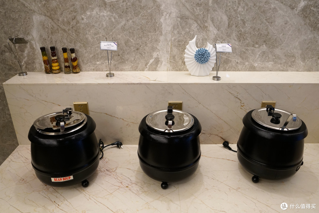200块就能感受帝王级待遇?重庆核心区的宝藏酒店 解放碑美居 中式江景套房 入住体验