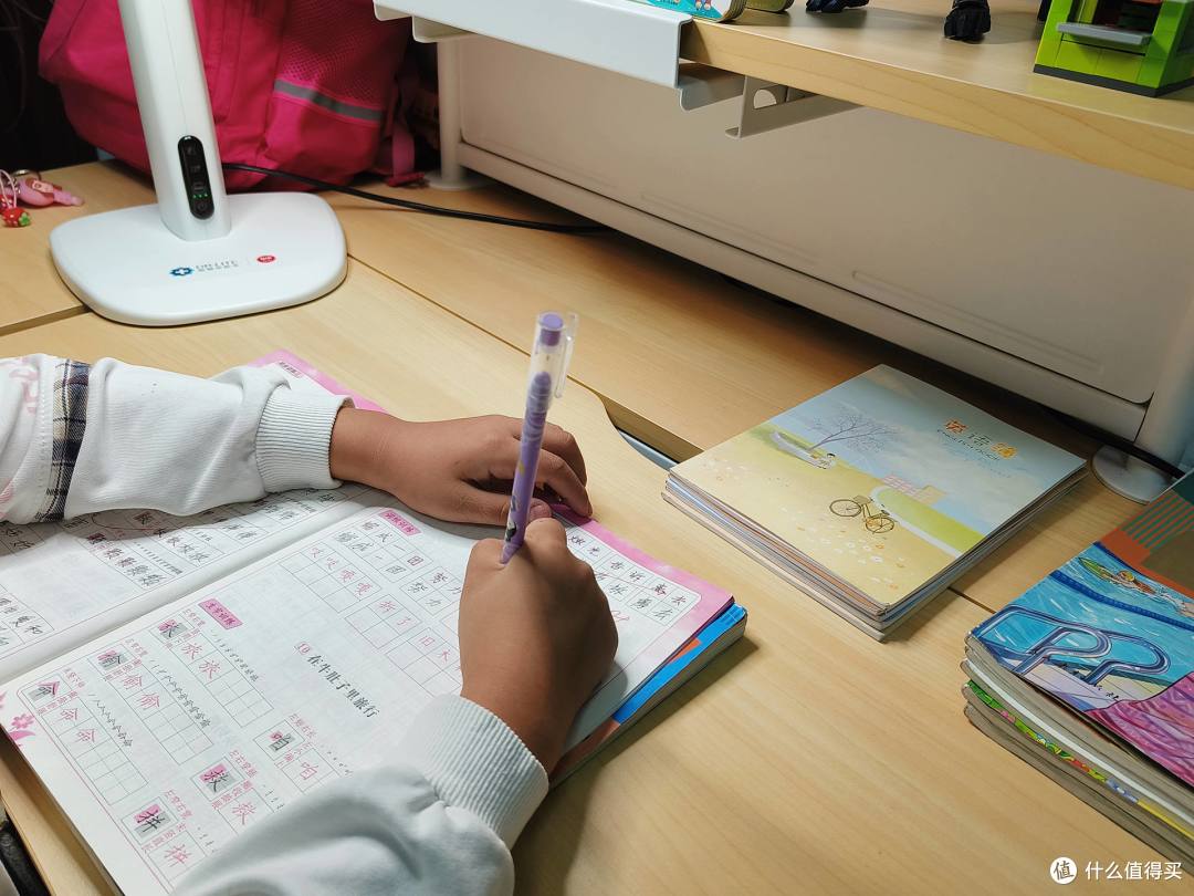 红光护眼,提高学习效率,爱德华医生天使之光2专科级护眼灯体验!儿童护眼灯推荐!