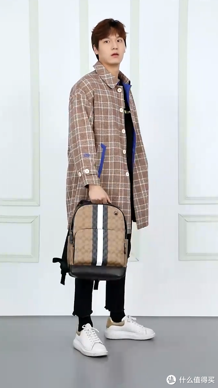 蔻驰COACH奢侈品男士大号双肩包，卡其色拼色PVC配皮，送男友的时尚礼物！