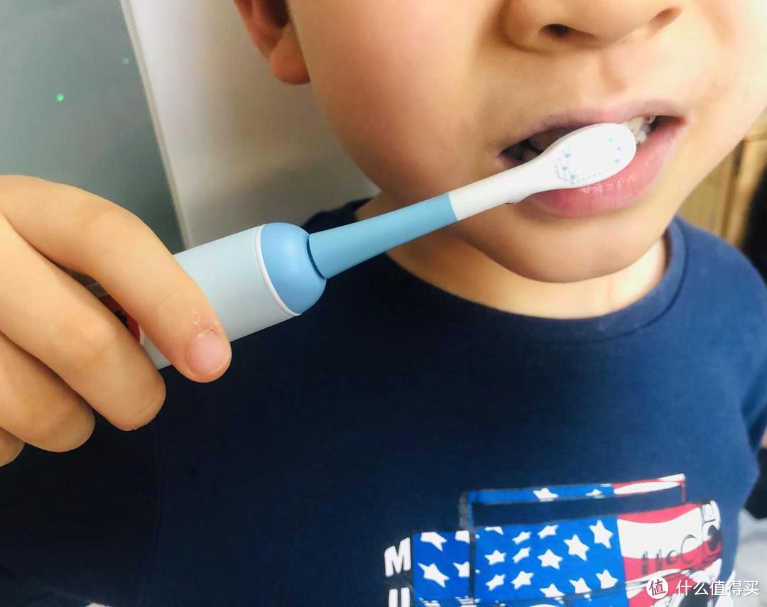 孩子每天都按时刷牙，竟然还有龋齿？原来一直在“无效刷牙”