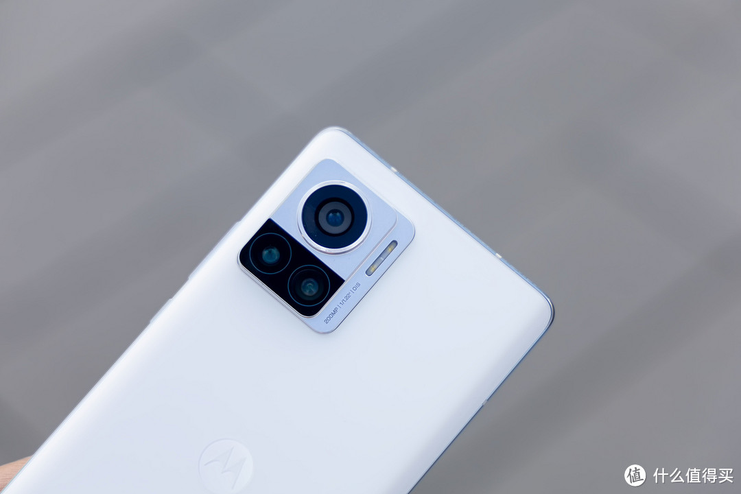 有缺点，但很努力：moto X30 Pro体验报告