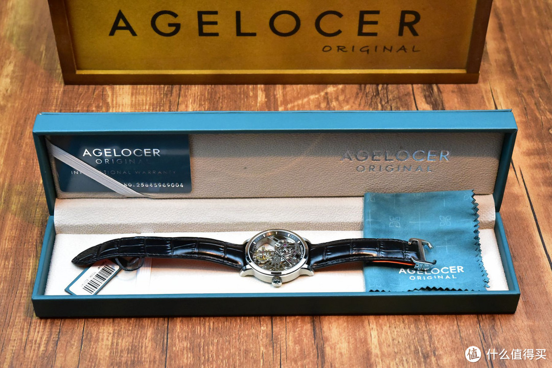 第一次见识双面镂空的悬浮陀飞轮机械腕表，艾戈勒出品
