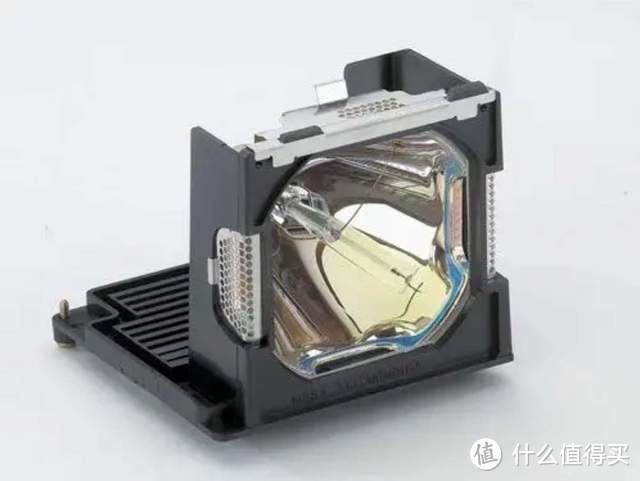 投影仪的亮度与分辨率到底有何猫腻?一文看懂投影的成像和光源