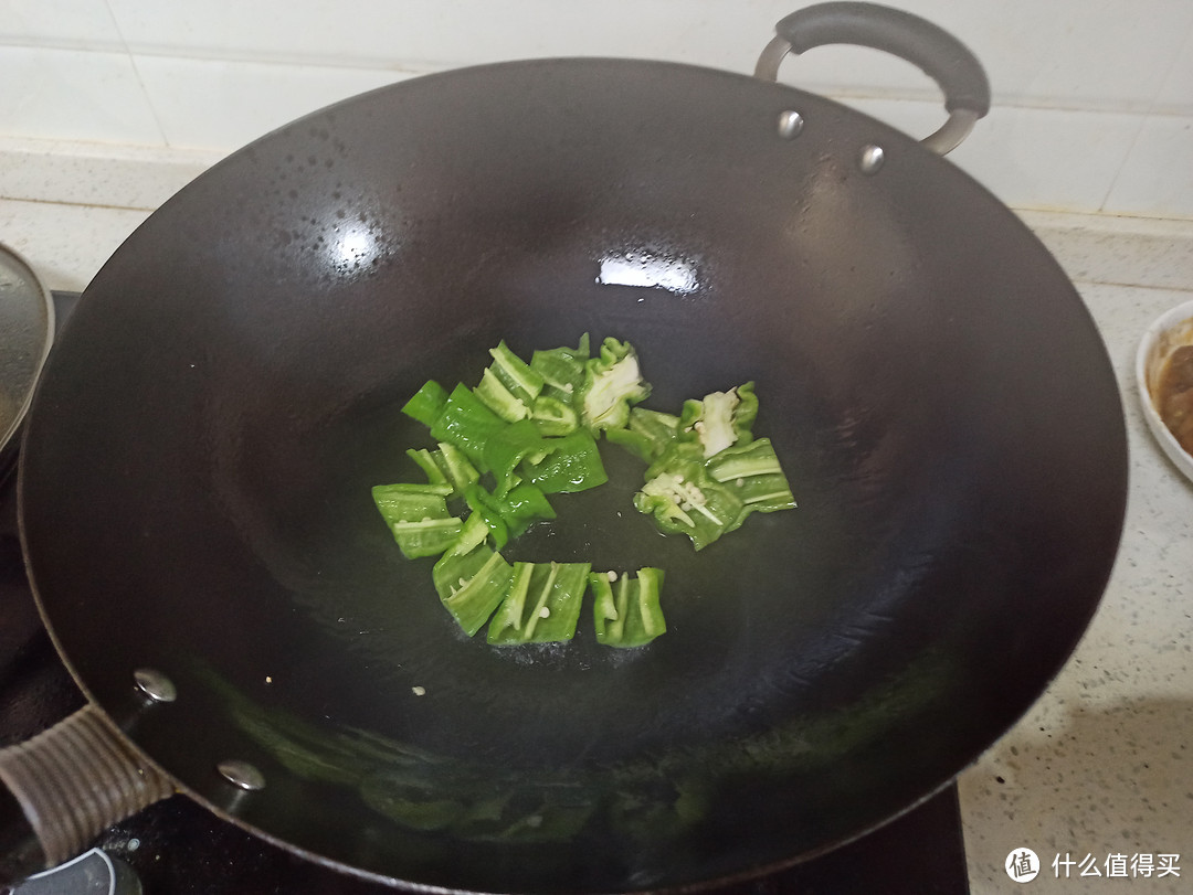 今天学做外层酥脆金黄，鱼肉嫩滑鲜香的爆炒财鱼片，步骤简单，味道好，分享一下用起来很得力的佐料。