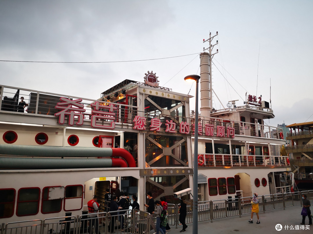 外滩吹吹风,黄浦江游览看风景……
