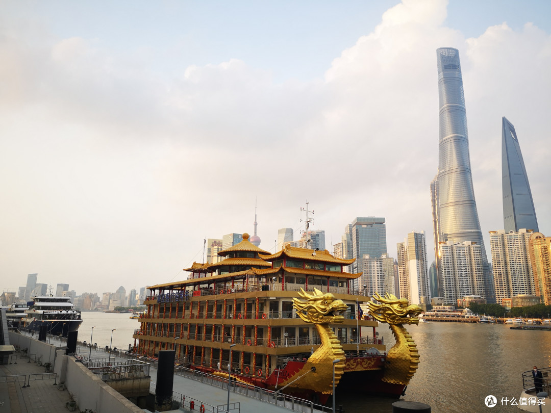 外滩吹吹风,黄浦江游览看风景……
