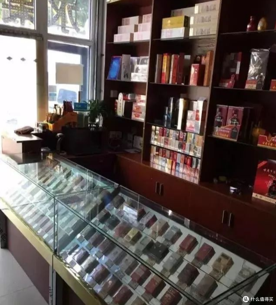 街头的烟酒店,你以为做亏本生意?知道内幕后,原来是自己很无知