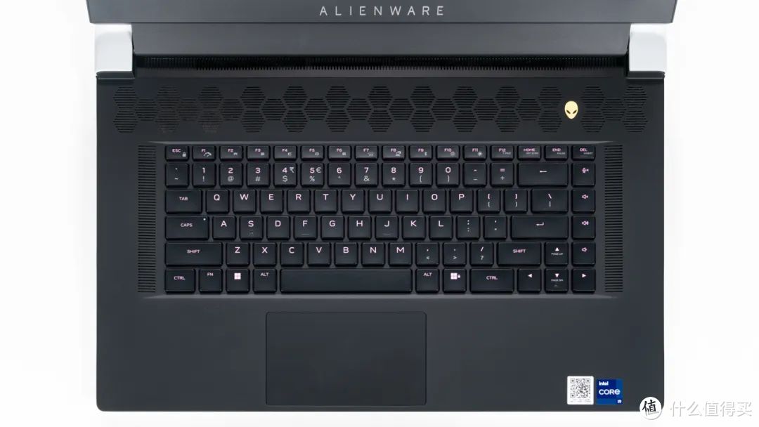四个风扇+樱桃机械键盘的笔记本儿哈哈，来瞅一眼外星人ALIENWARE x17 R2吧