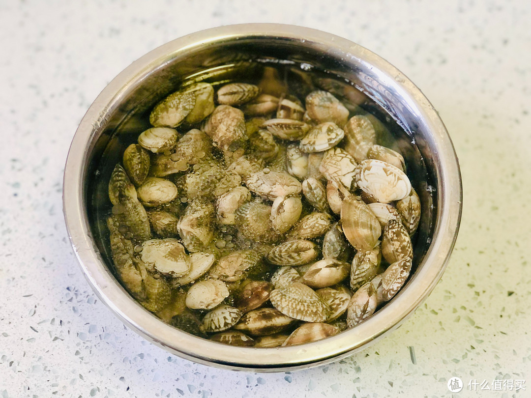 吃花甲时,到底用不用焯水?海边老渔民告诉你答案,别再做错了